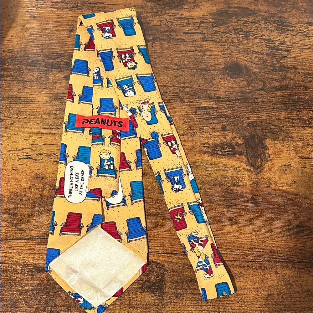 PEANUTS Cartoon Silk Beach Scene Necktie